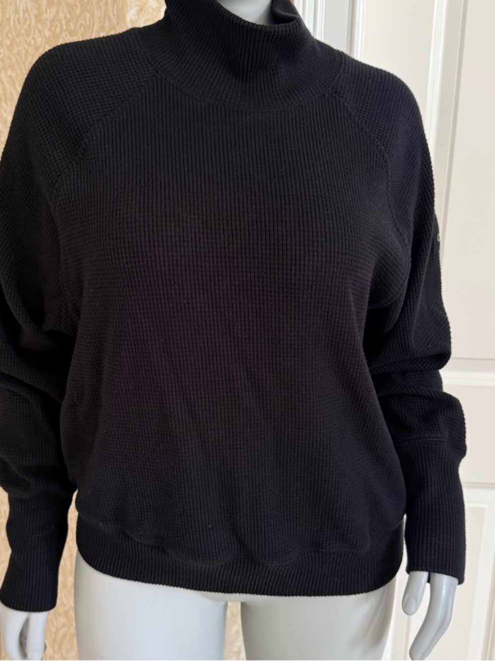 ALO waffle weekend escape mock neck long sleeve size L - Picture 5 of 9